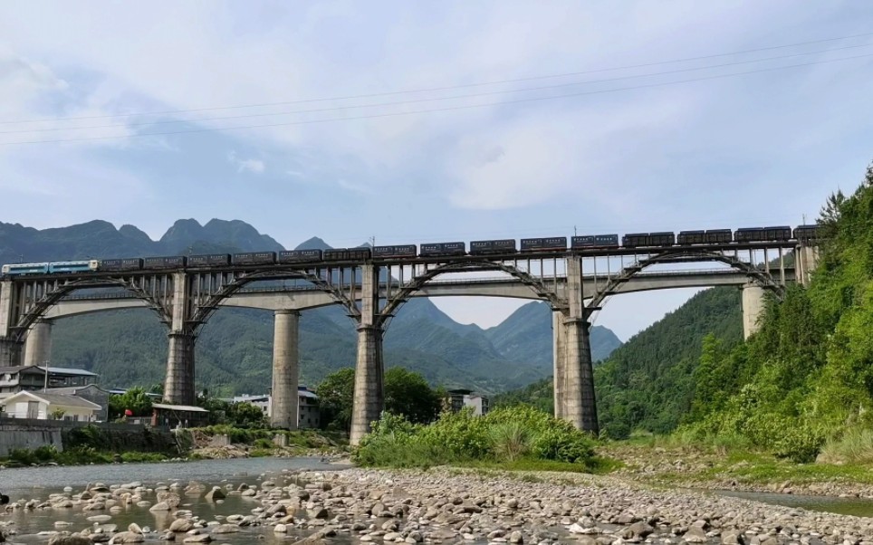 [图]再次来到这个地方，曾经的点点滴滴都随时光流逝