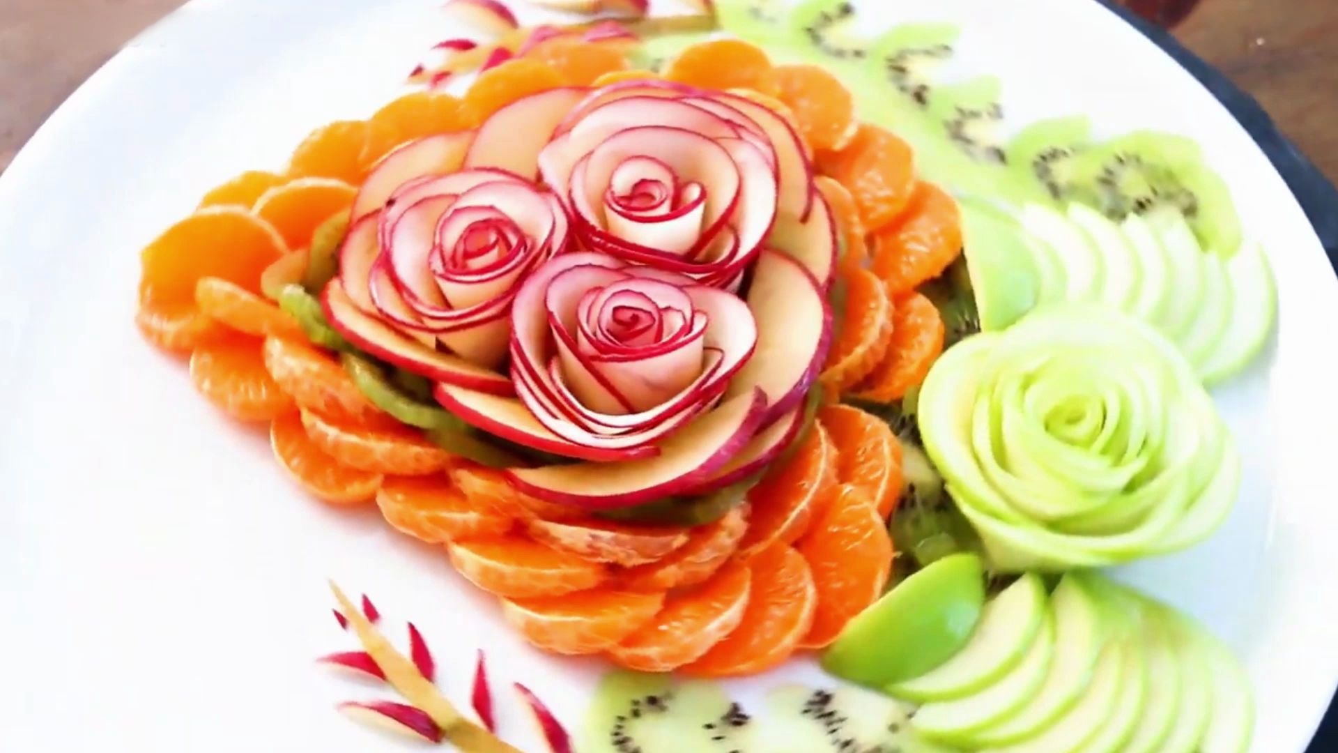 我望向天空,假装在沉思-心花灿烂水果摆盘_哔哩哔哩_bilibili