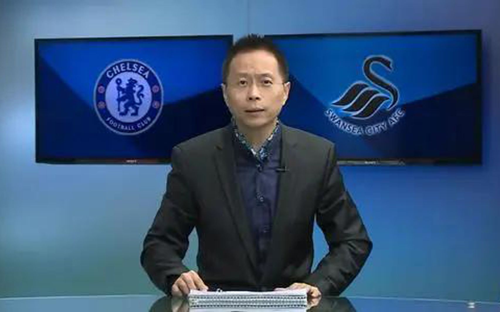 詹俊《英超精华》结尾激情解说阿沙文,那场比赛阿沙文对阵利物浦上演