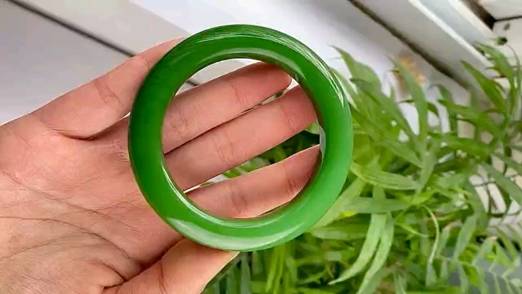 收藏级臻品和田玉碧玉阳绿手镯55口径,俄碧老料7号矿料子,颜色纯正阳