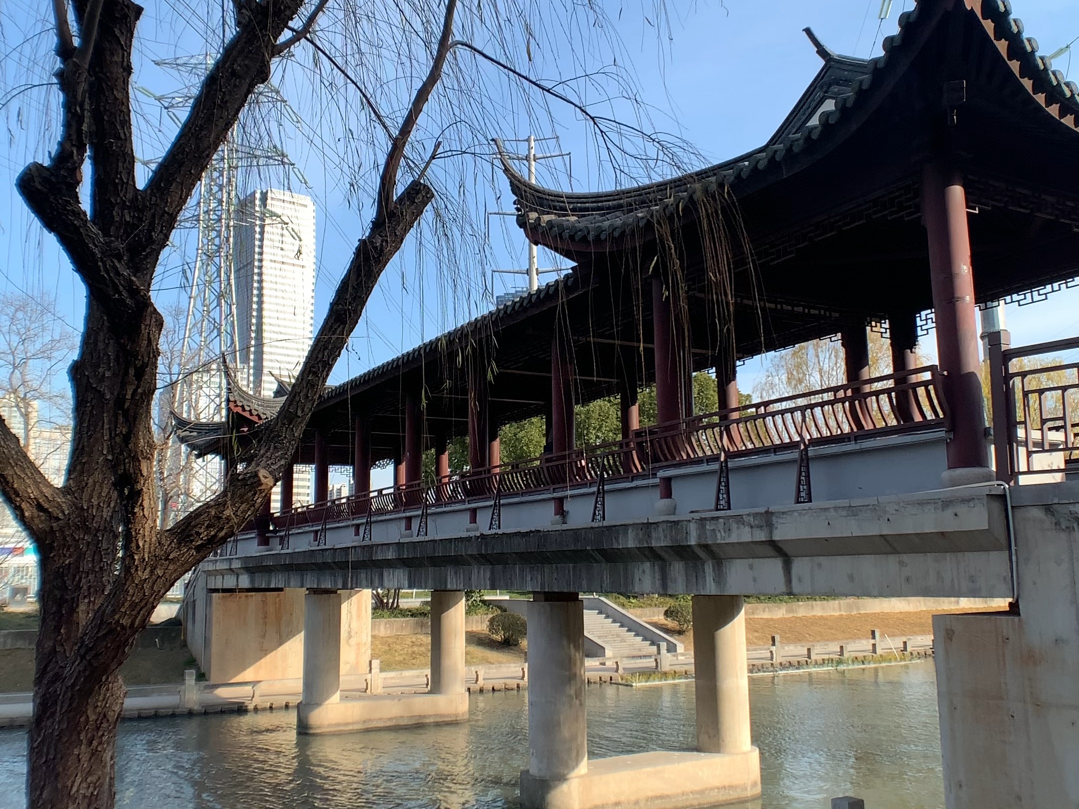 4k60高清公园廊桥16mm镜头