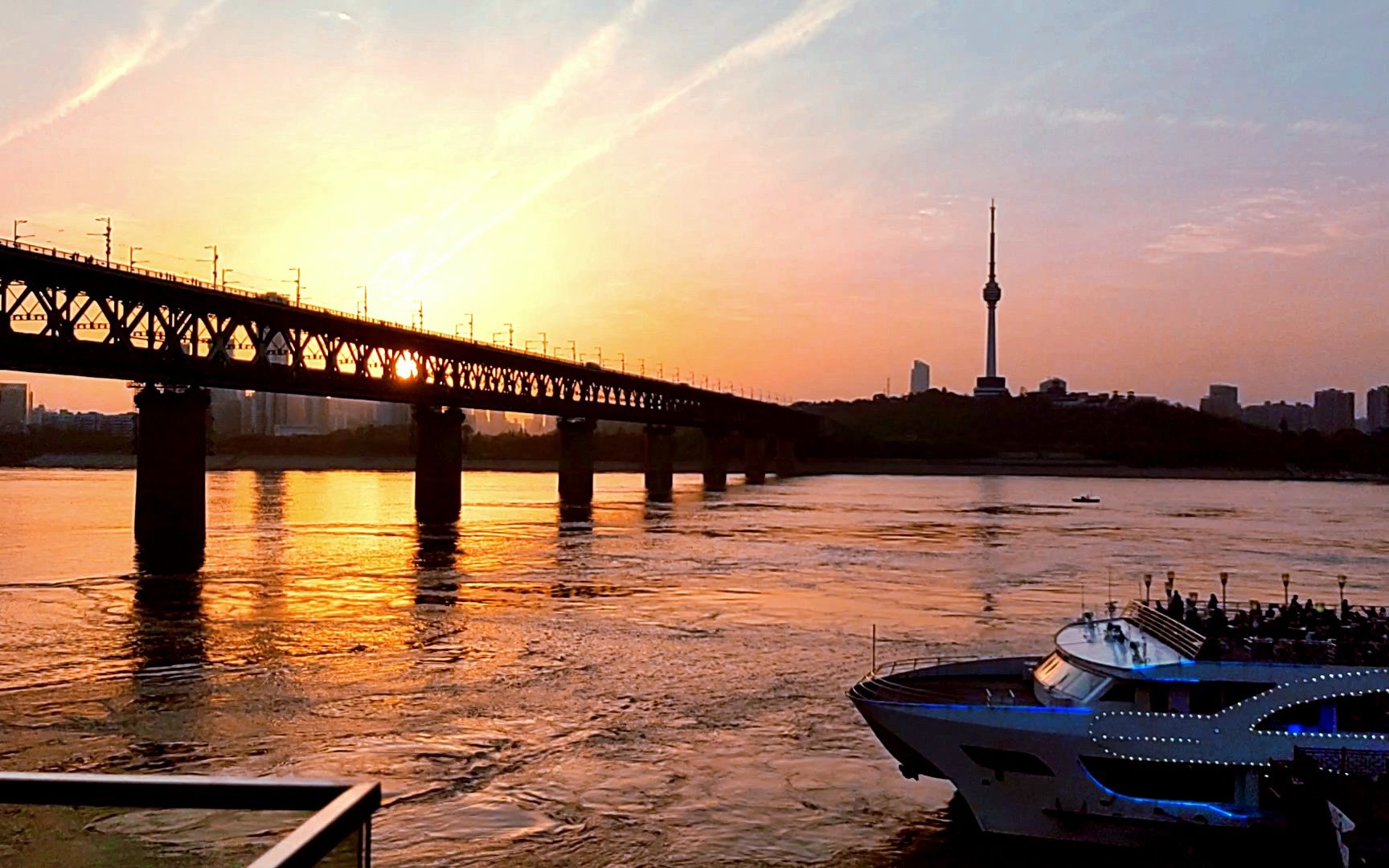 【武汉长江大桥】--shadow of the sun