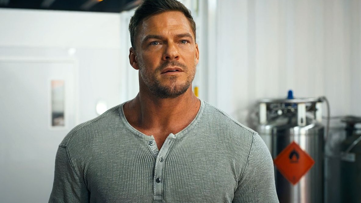 2025最新动作片《玩爆约会》，肌肉硬汉阿兰·里奇森主演，烂番茄78%