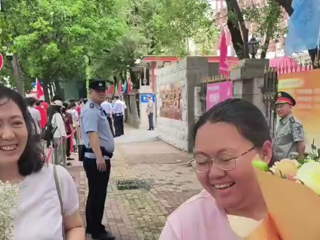 6月7日,哈尔滨.高考第一科语文收官,考生直呼“全是我会的”,祝福学子们全会全对.哔哩哔哩bilibili