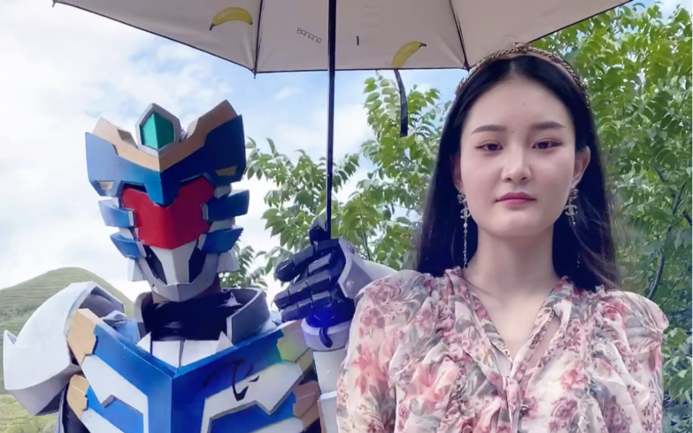 感觉斤斤黄差一个墨镜不够冷酷!