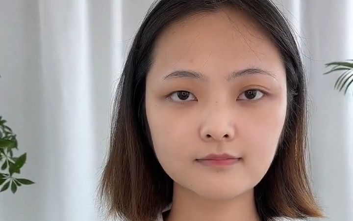 00后小姐姐五官扁平,设计眉毛后眼睛都变得有神啦!