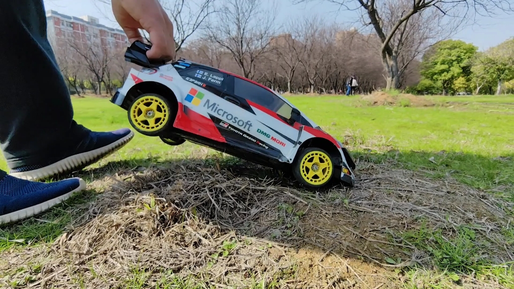 【赛道奔跑 无修饰模板版】学校小树林玩rc遥控车 田宫yaris tt02