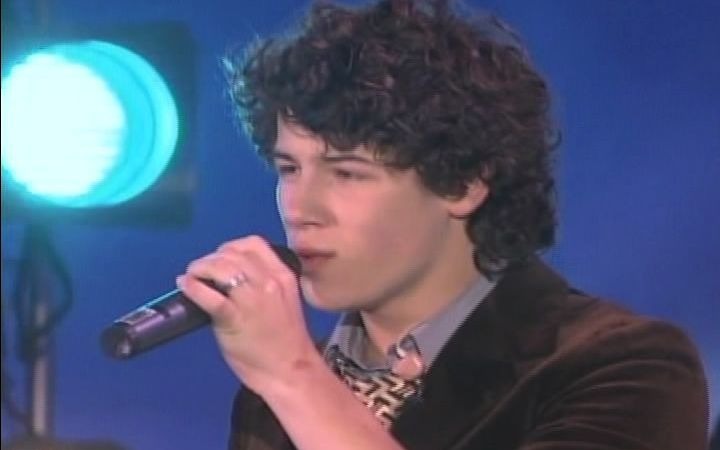 [图]【现场】Jonas Brothers - When You Look Me In The Eyes (Oprah 2008)