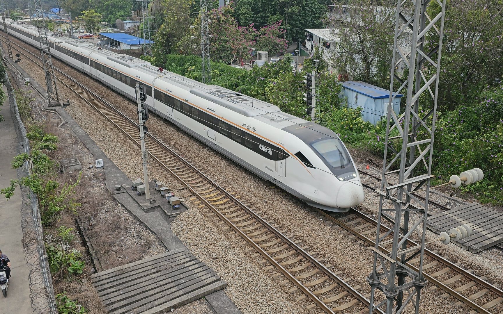 [8k30幀超高清]和諧號動車組通過廣州市荔灣區西華路尾天橋底鐵路線