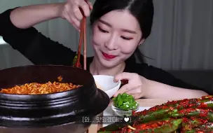 Descargar video: 【Fume】【无字幕】 辣椒辛奇🌶（+ 食譜） 最辣的韓國拉麵 X4