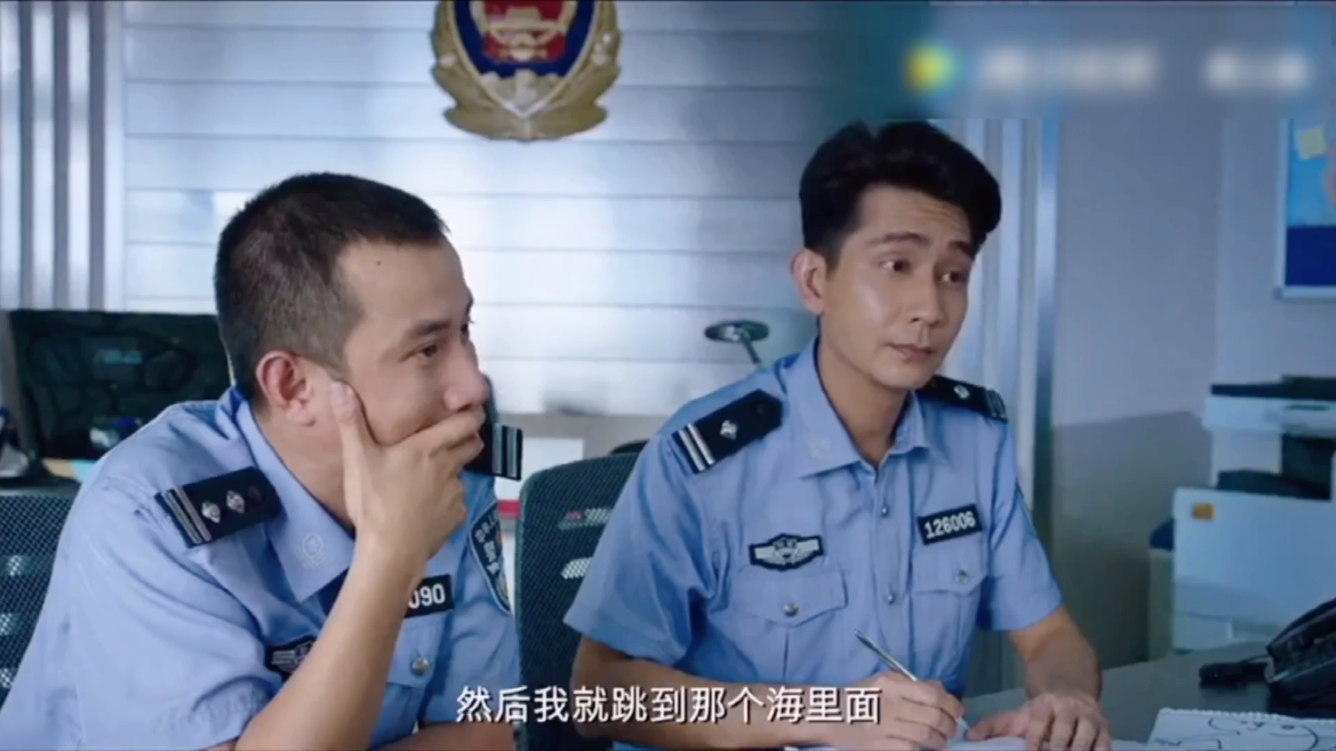 周星驰电影中精彩片段俩警察笑一年,完整片段邓超报案