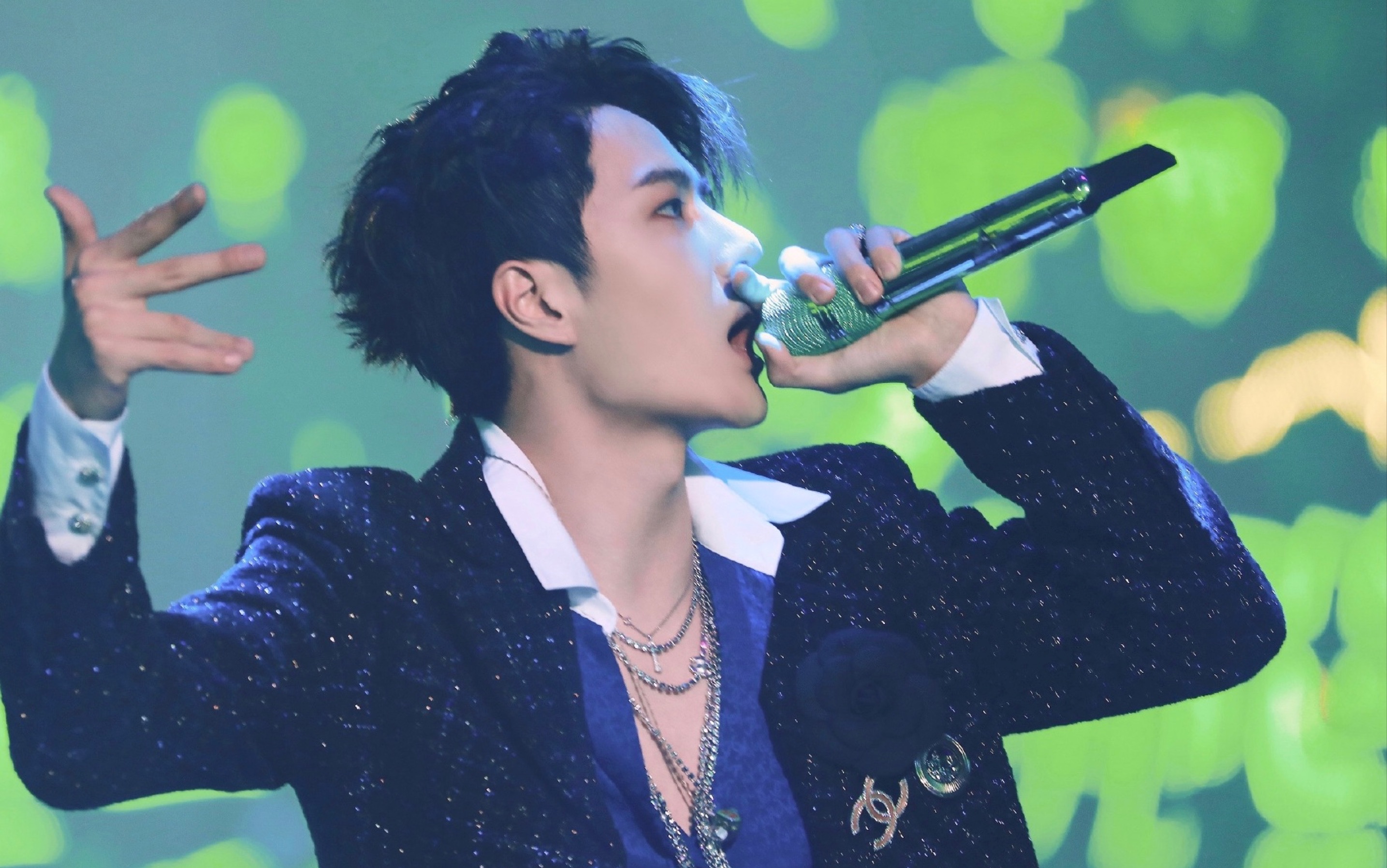 【王一博 无感】乐华12周年演唱会 三视角合并版-椰崽白兔糖-椰崽白兔