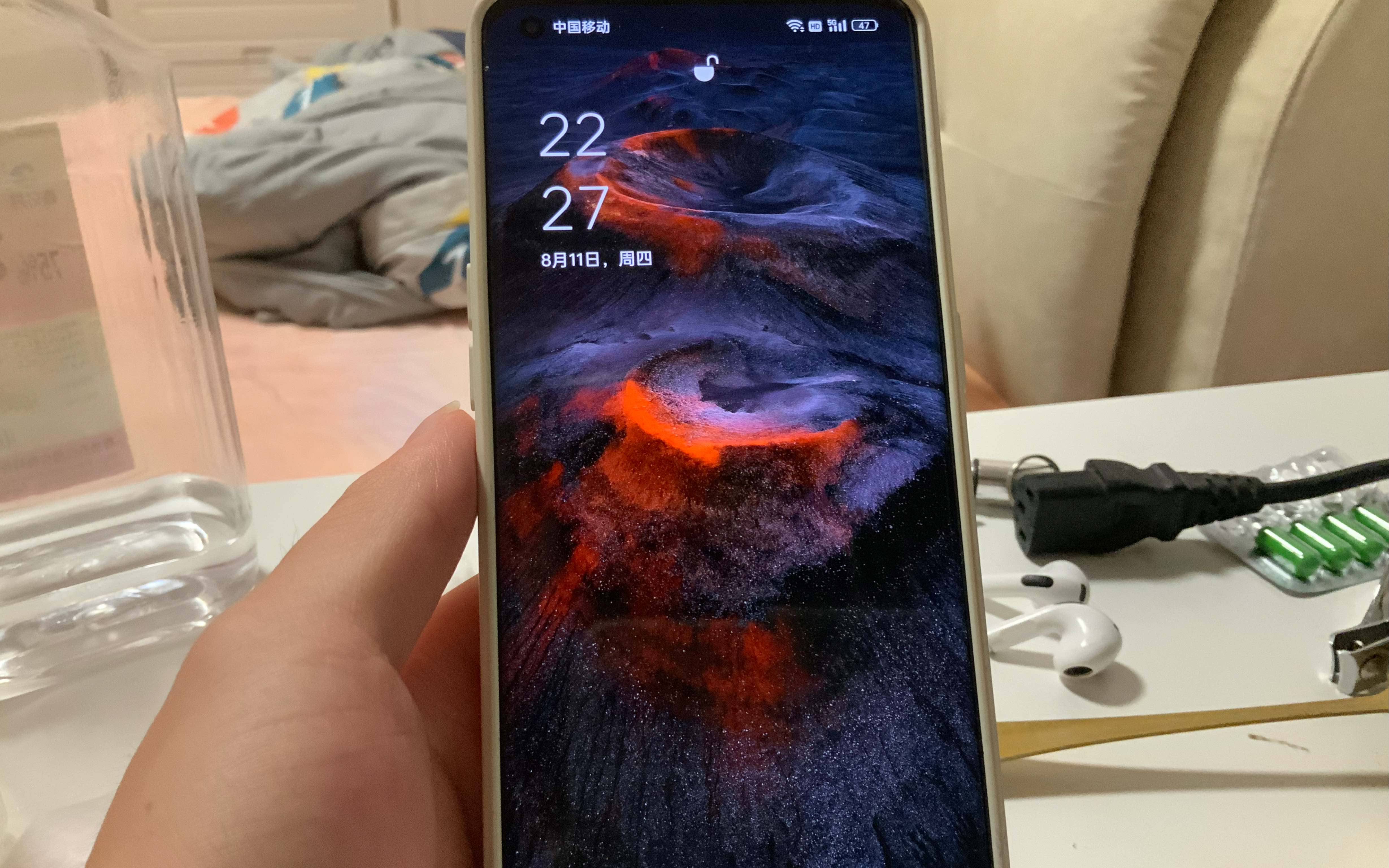OPPO findx3pro 使用一年半感受缺点:温度一上来超级卡吊针卡顿 后台点开多个app会出现不跟手优点指纹解锁很快;拍照很顶屏幕很顶冬天如上缺点就没有了