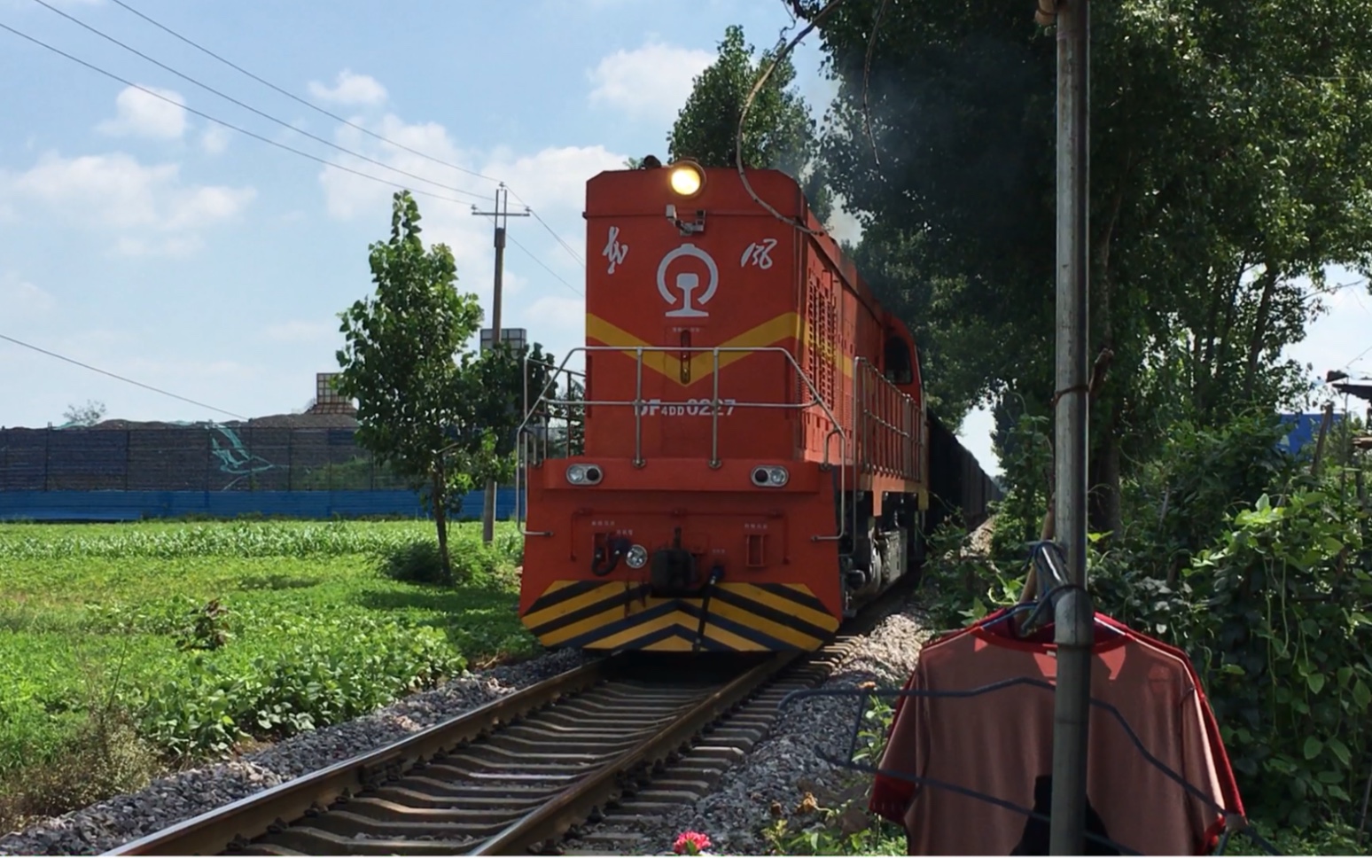 【平禹铁路】df4dd-0227牵引敞车大列通过道口