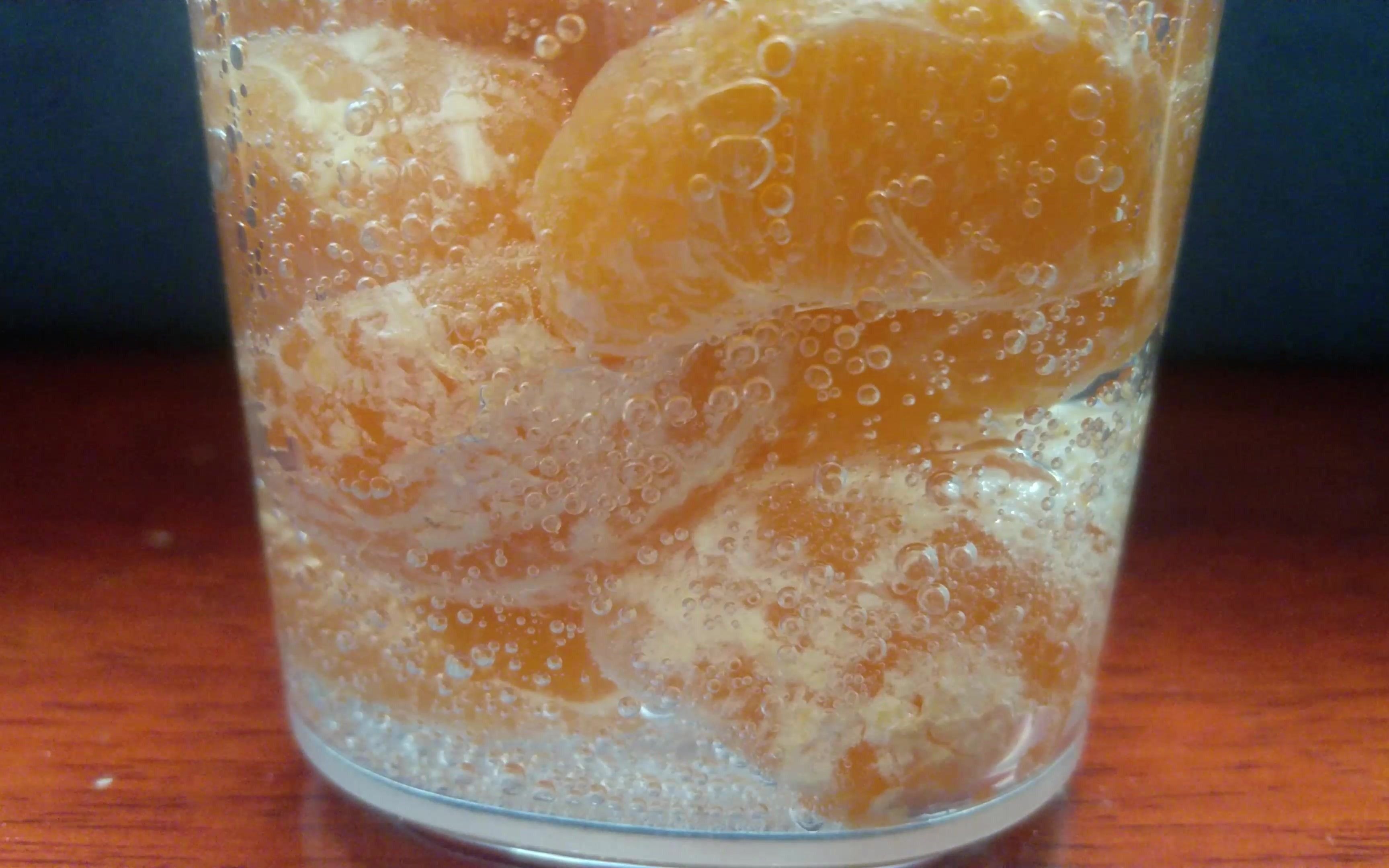 橘子气泡水