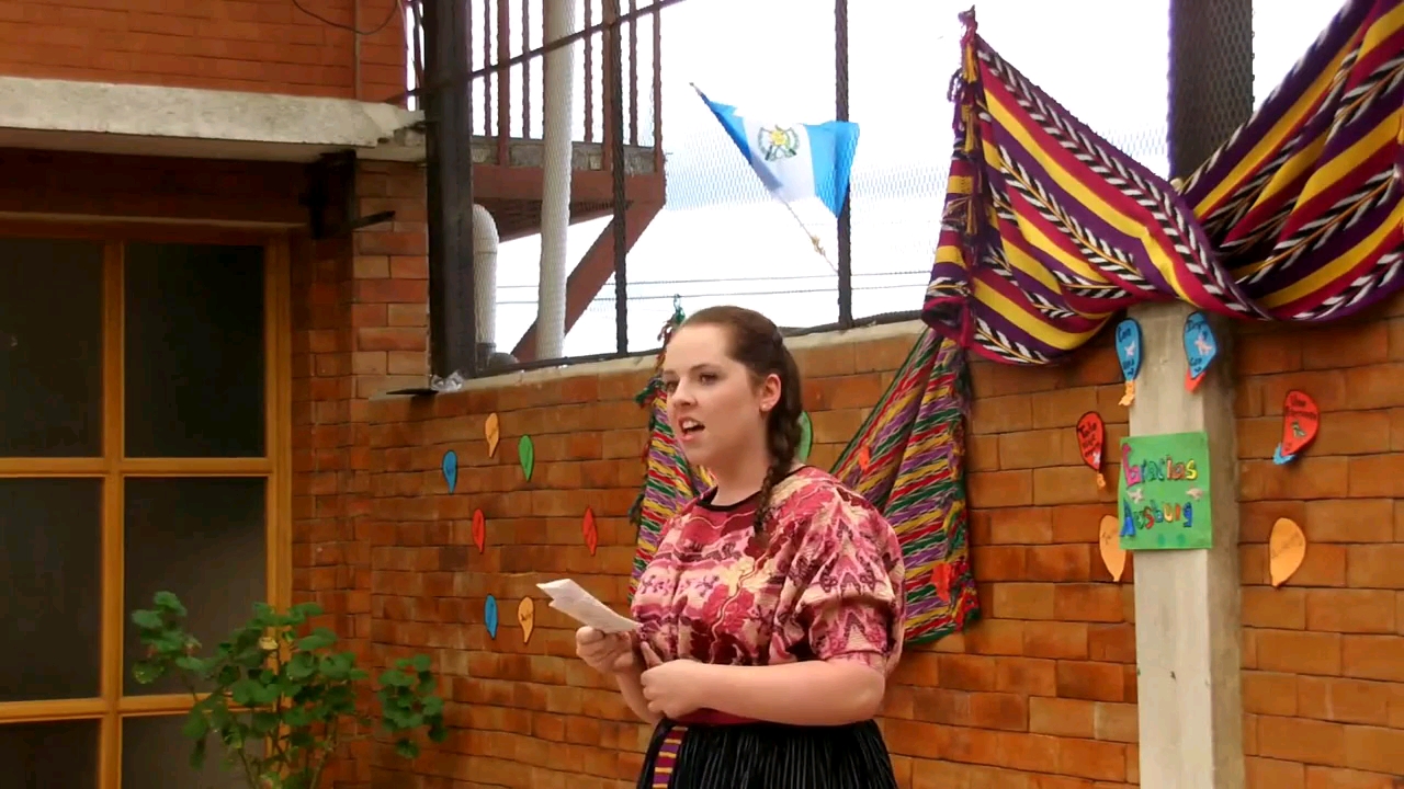 外国女大学生的表演