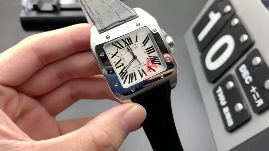 卡地亚 v6山度士