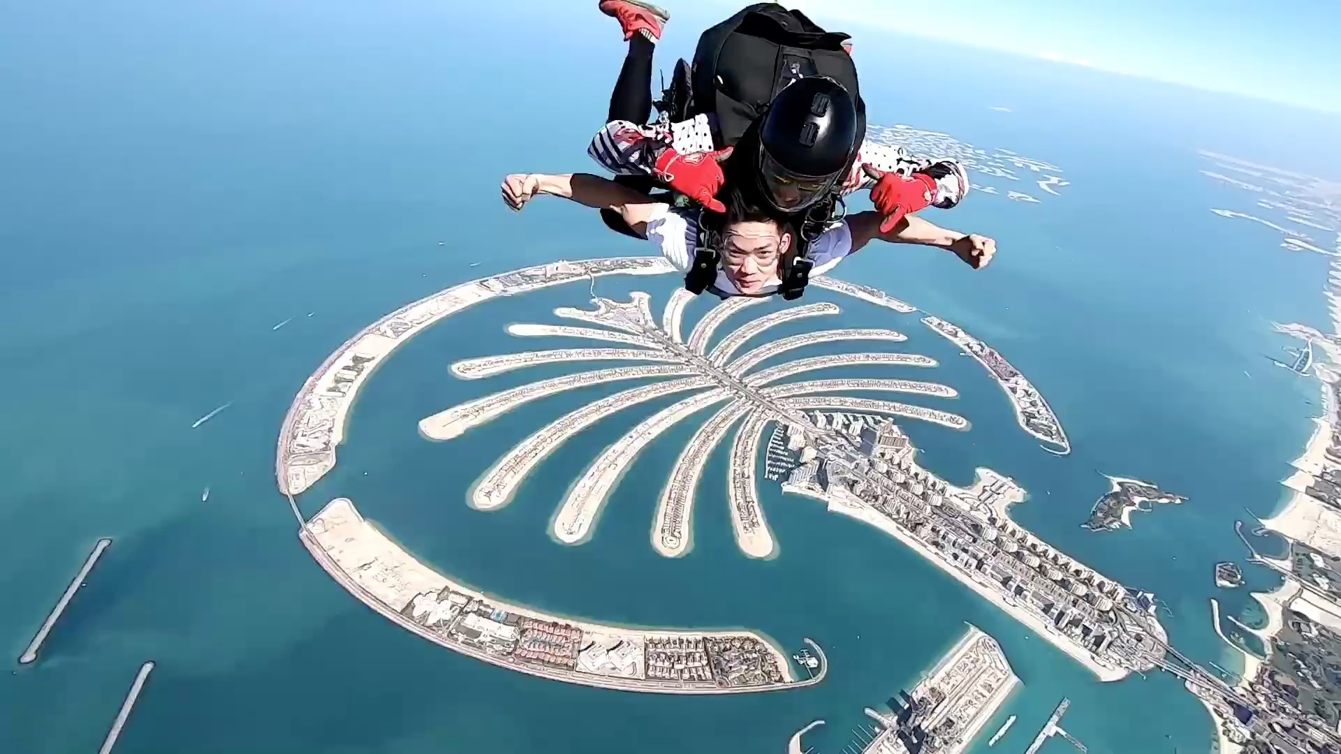 迪拜跳伞 42000英尺的高空3分钟的空中滞留感, 无论垂直还是平行,享受