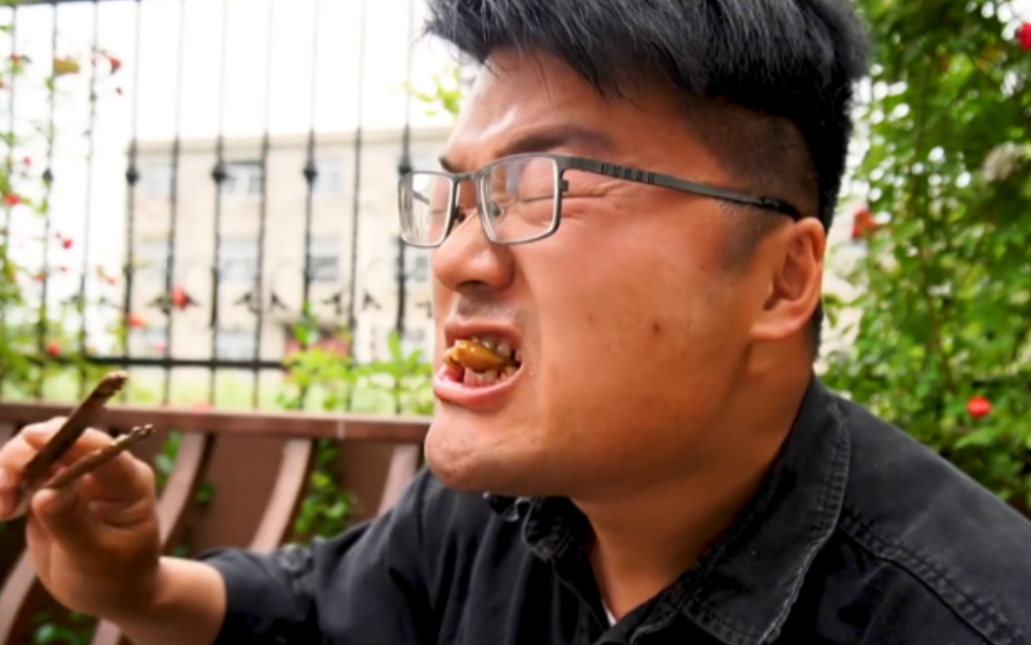 侉子徐大sao又一个人在别墅里吃独食