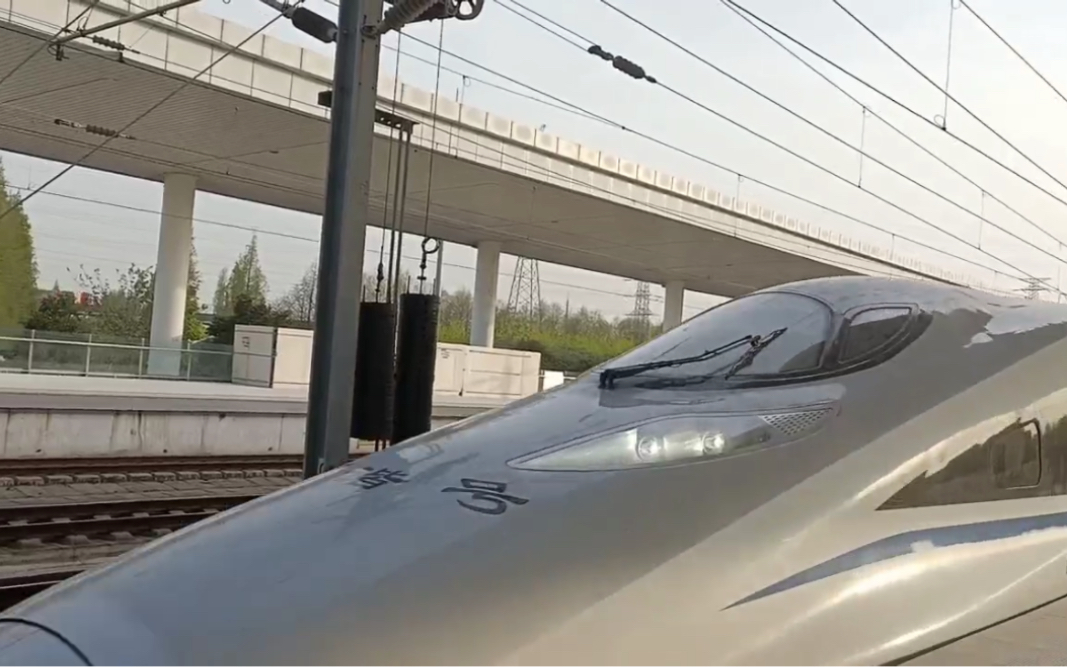 客车g1390进松江南 crh380a型和谐号