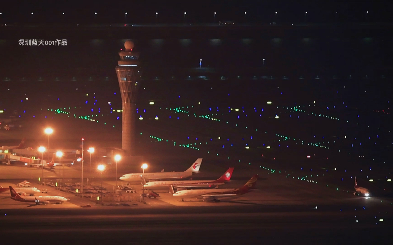 深圳飞机夜景图片