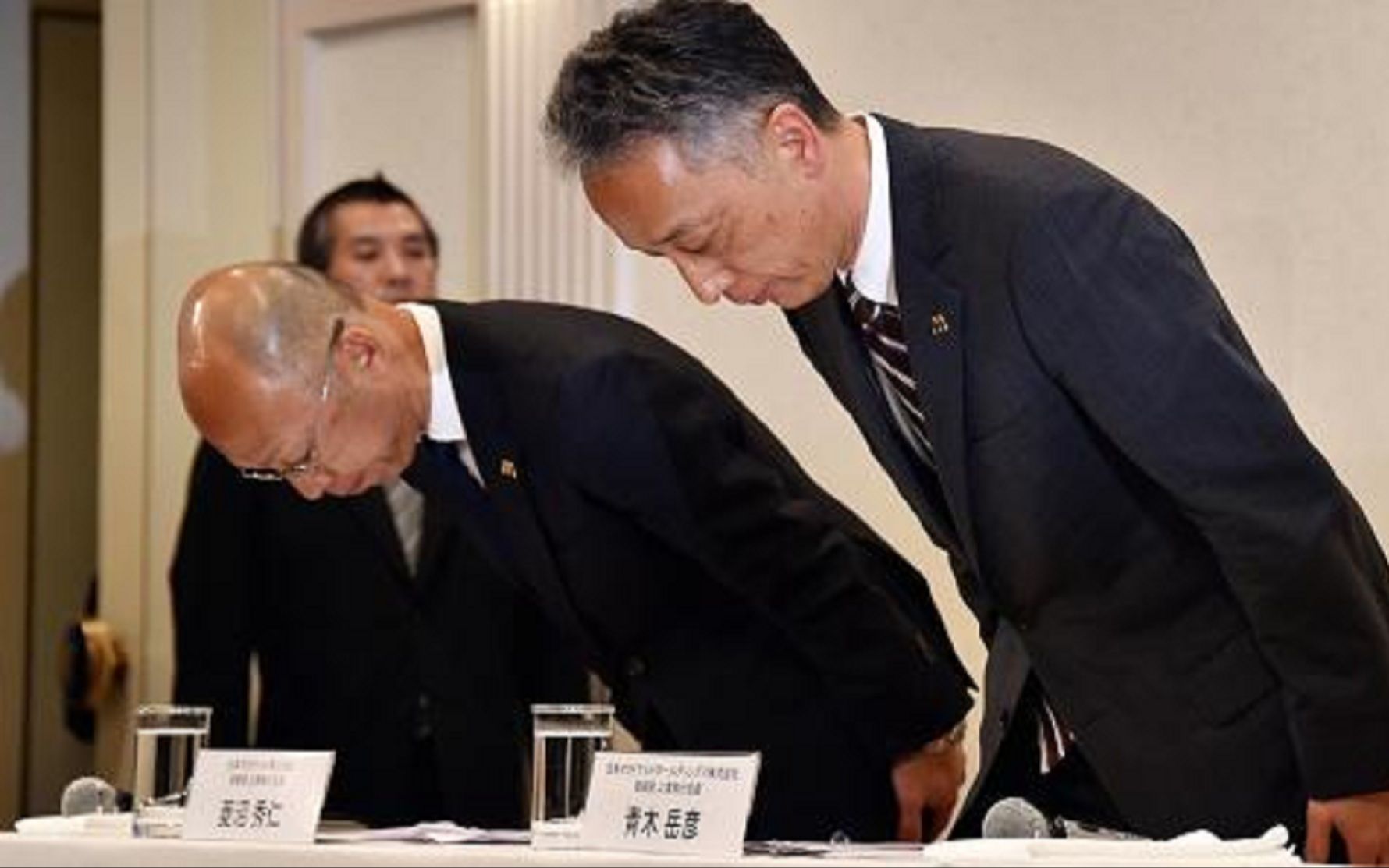 日本终于向中国人低头道歉71年前的一笔血泪债现在得到偿还