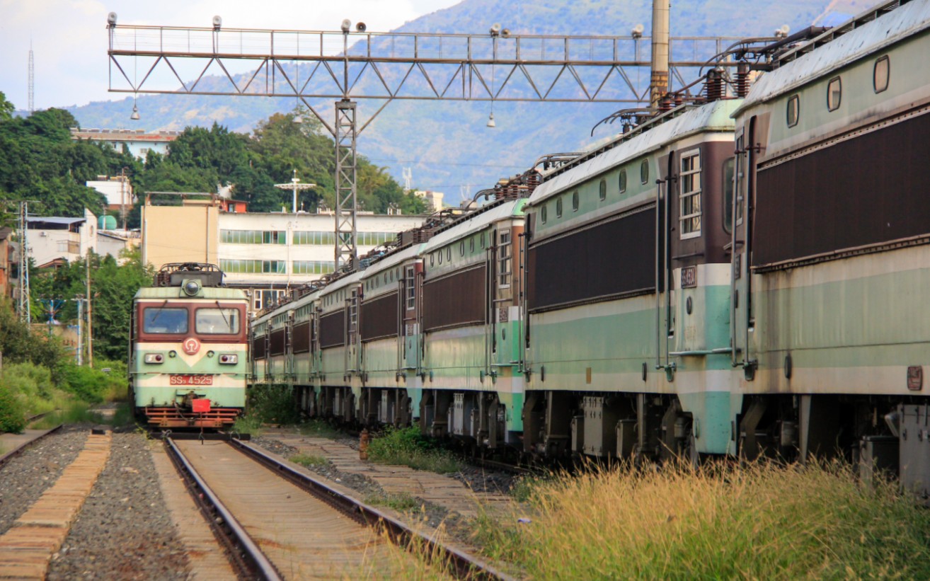 成昆纪念册 第一章 致2023年封存的17台韶山三型电力机车