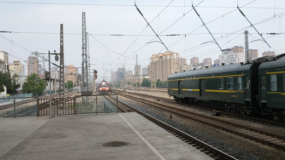 【蚌埠车迷】k2186 蚌埠站三道停车