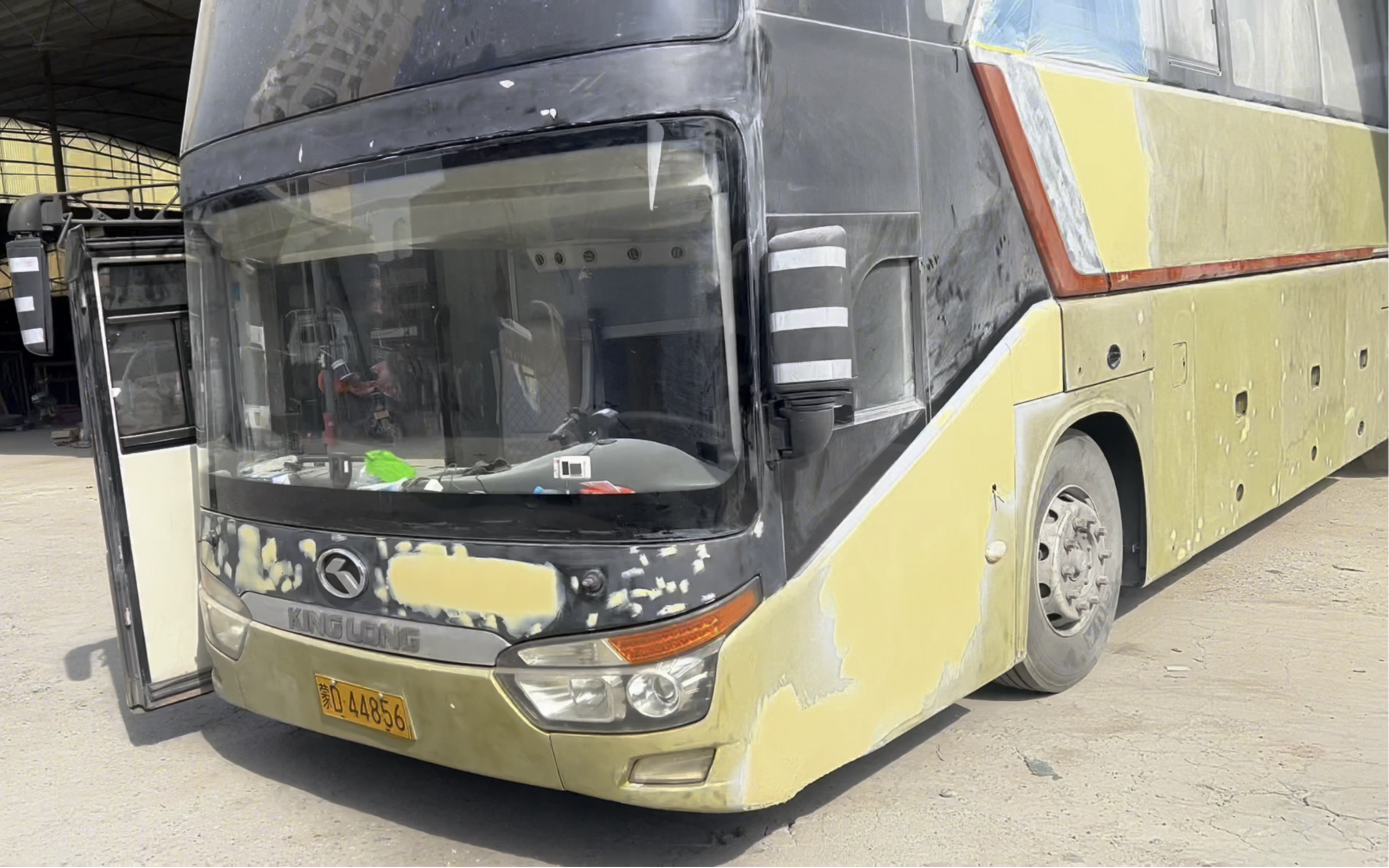 从内到外翻新一台错层豪华大巴