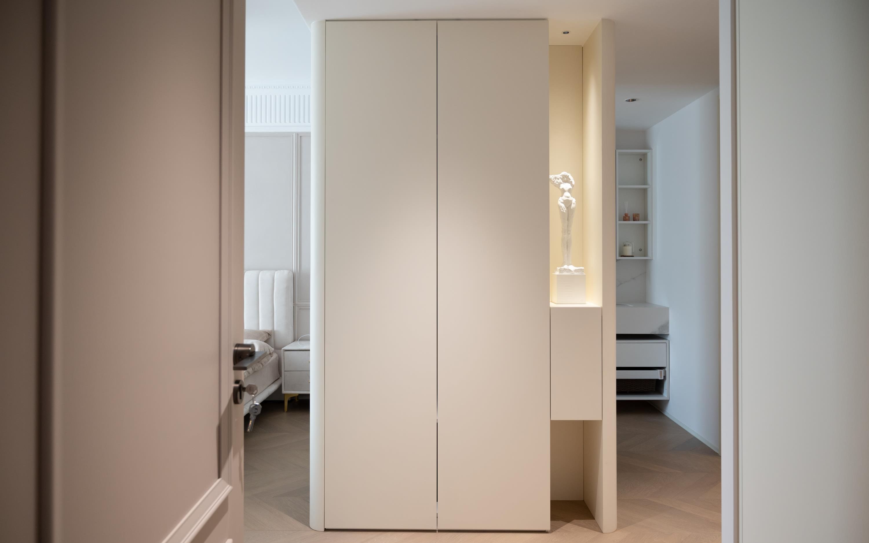 听说再发一遍还能火!超美的卧室弧形衣柜