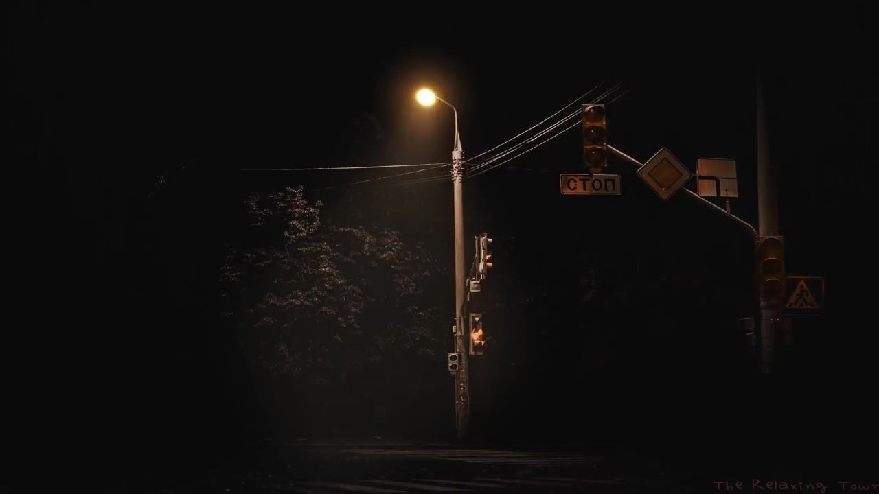 [图]白噪音雨点落在路灯上，夜间环境