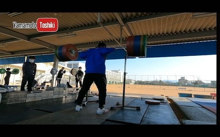 来看看举重大神山本俊树的日常训练视频吧