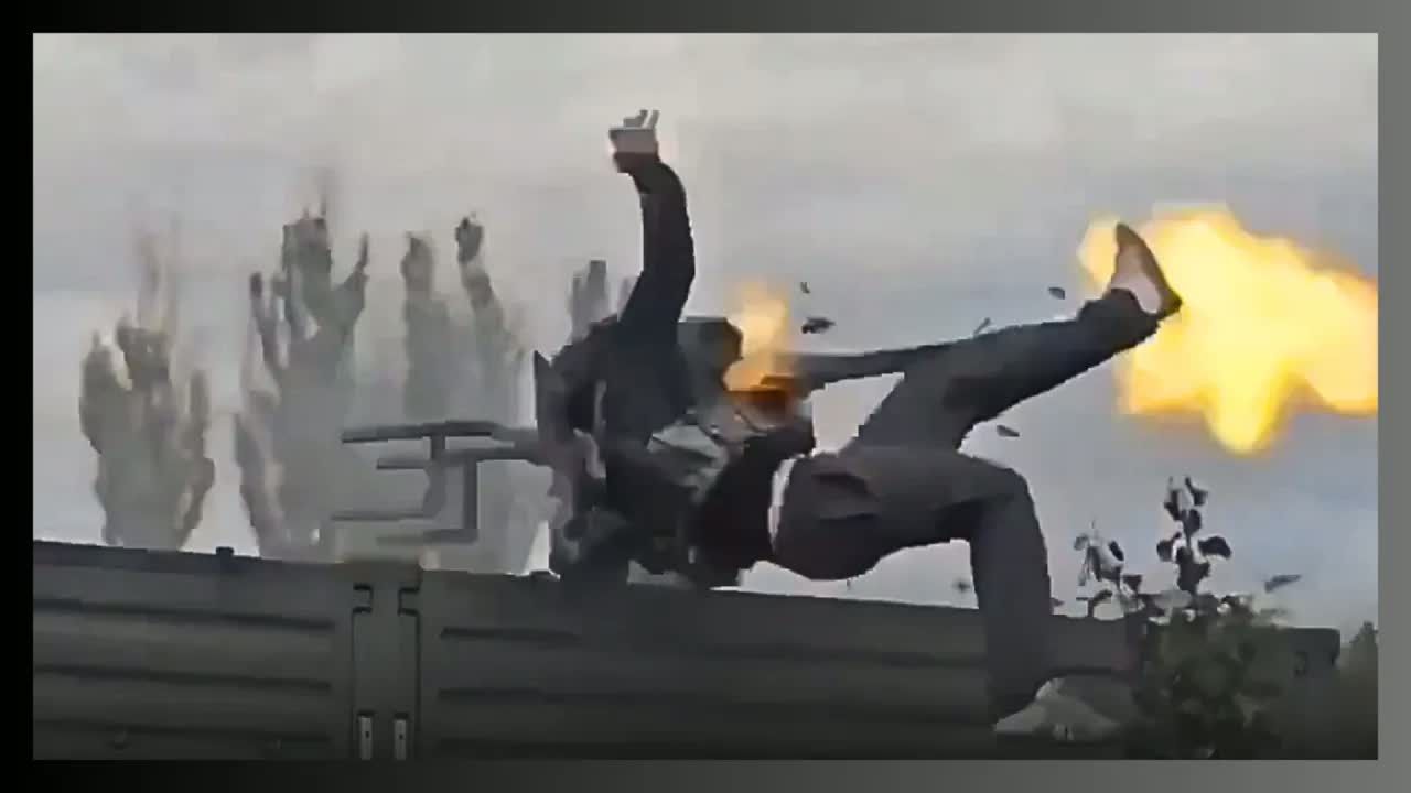 俄军士兵试射直升机重机枪失控甩飞，机枪360度扫射，长官神奇一蹲捡回一条命，堪比特朗普摇头躲子弹