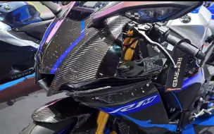 Download Video: 全碳装甲! 2023 Yamaha YZF R1M 细节展示