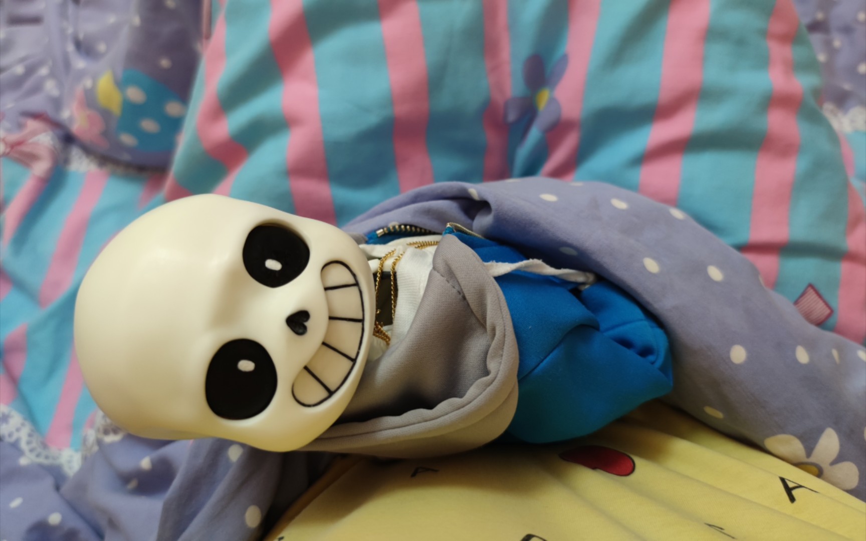 因为这几天都是喝粥,晚上就肚子骨骨叫,被sans笑说肚子在唱歌,还说像