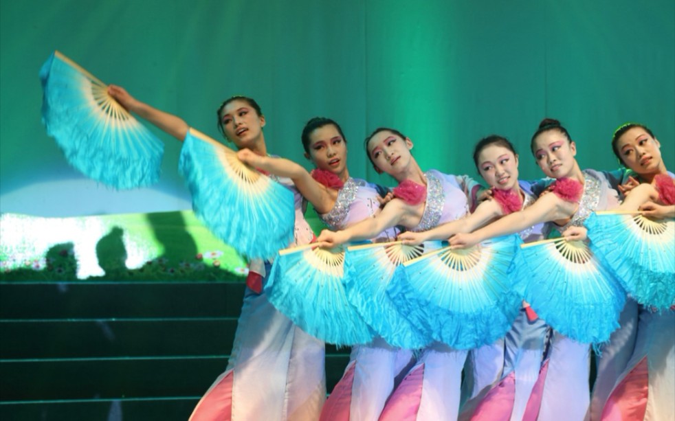 中国扇舞1~需要10个赞!233播放量!