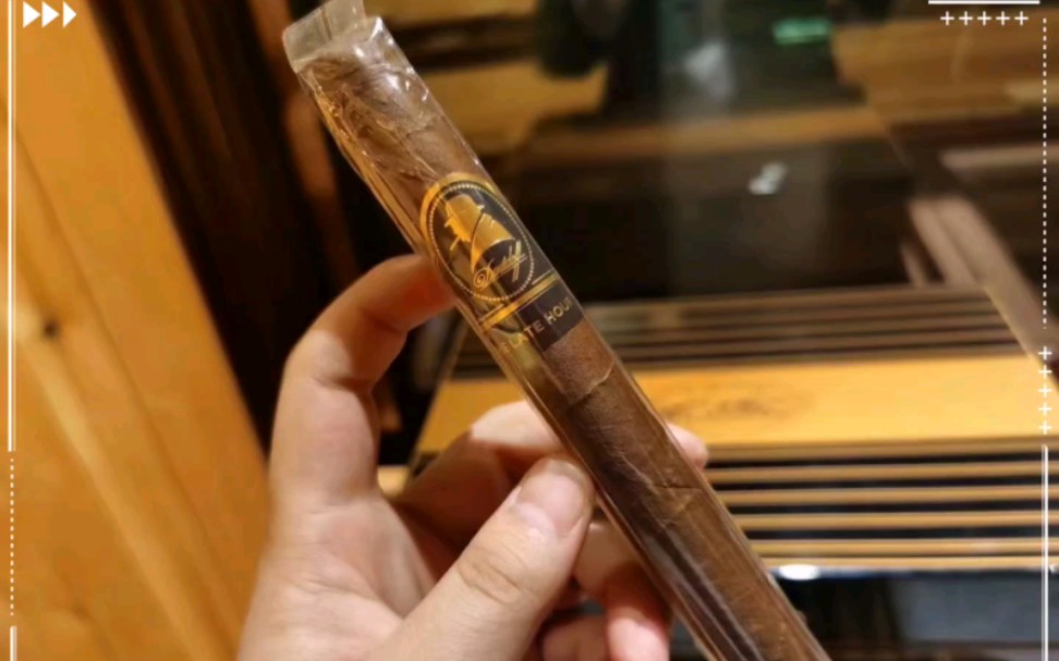 茄友的大卫杜夫至暗时刻丘吉尔,可可味和雪松味,中段黑咖啡味以及焦糖