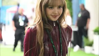 Lisa现身迈阿密F1大奖赛，好羡慕护花使者Alice，哈哈哈