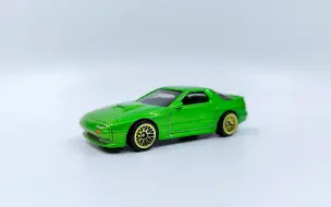 下载视频: 一分钟玩具开盒-意外之喜 风火轮普卡23C马自达MAZDA SAVANNA RX-7 FC3S开盒把玩评测