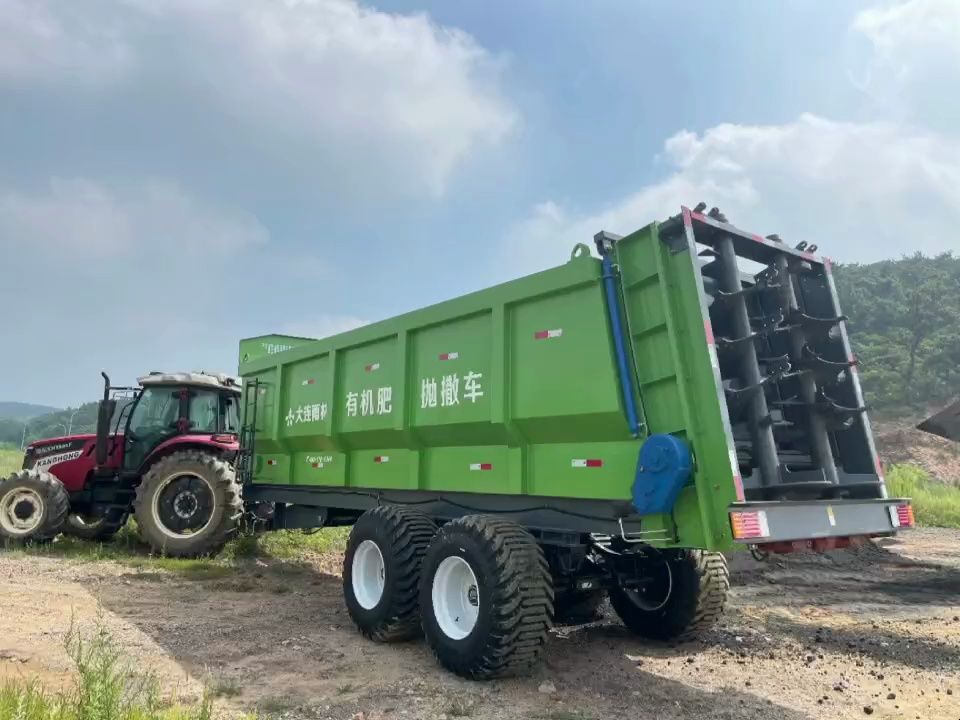 农场需要的大型撒粪机扬粪车抛洒冻粪黏湿粪