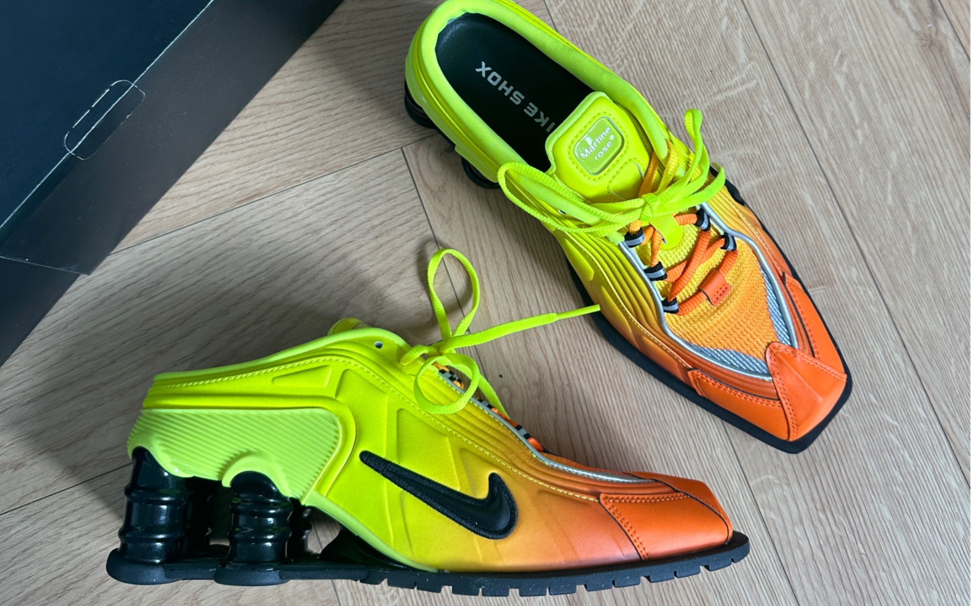 球鞋开箱视频 / martine rose x nike shox mr4"safety orange"