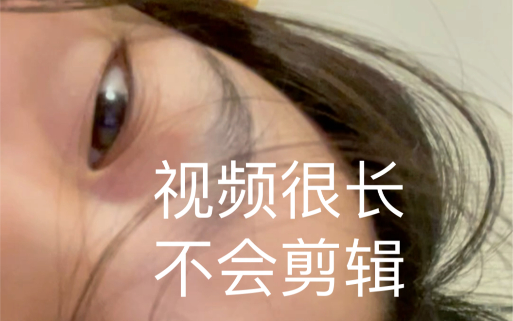 [图]【视频很长】疫情原因我们异地了，和女朋友视频她还睡着了。女朋友到底是睁眼睡觉的战士啊…怕她抱着手机睡觉不舒服叫了她几次，结果对我眨巴眨巴眼睛翻个白眼又睡着了…