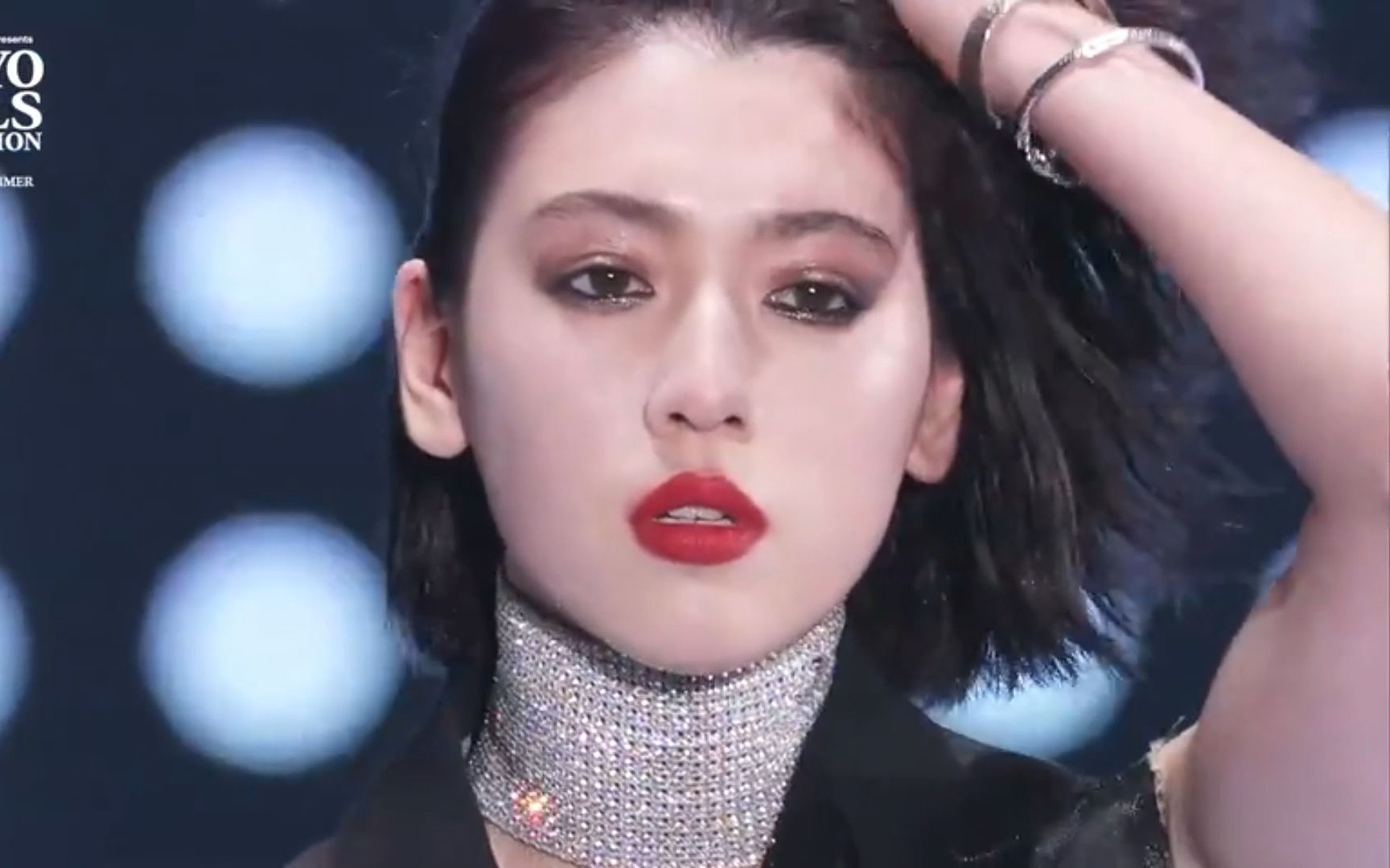 东京时装秀 三吉彩花,中条菜未黑丝大长腿小姐姐走秀 符合东方人审美