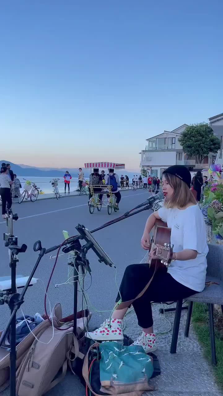 街头艺人吉他弹唱户外唱歌都是过眼云烟的东西民谣关忆北宋冬野