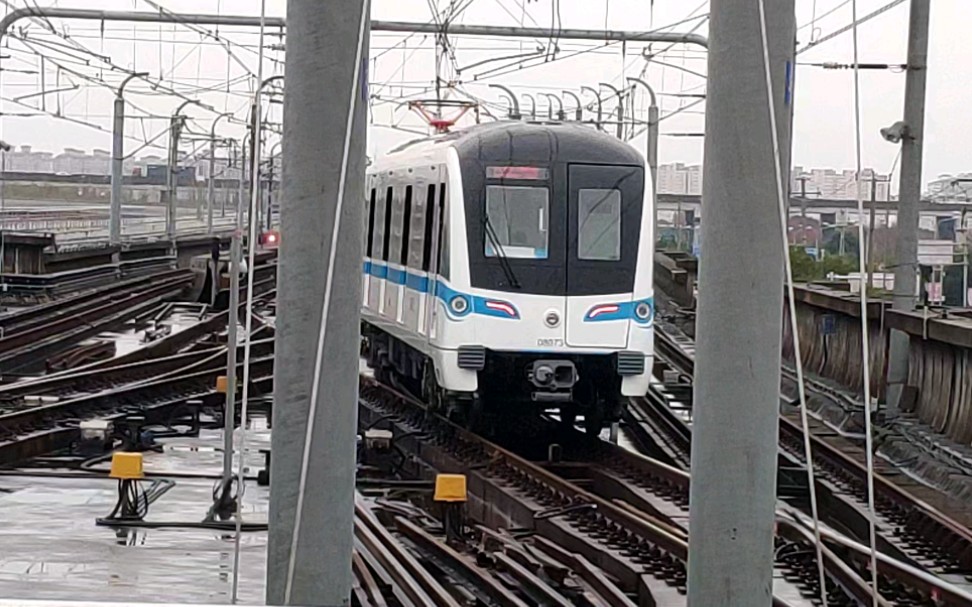 上海地铁8号线08c04型列车泥鳅三世08073号车沈杜公路站出站折返
