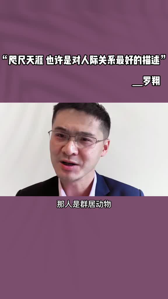 [图]你是否有过与面对面坐着的朋友用手机交流呢如果有，那就说明你的内心依旧充斥着虚无的友谊充实感，其实你的内心是孤独的!