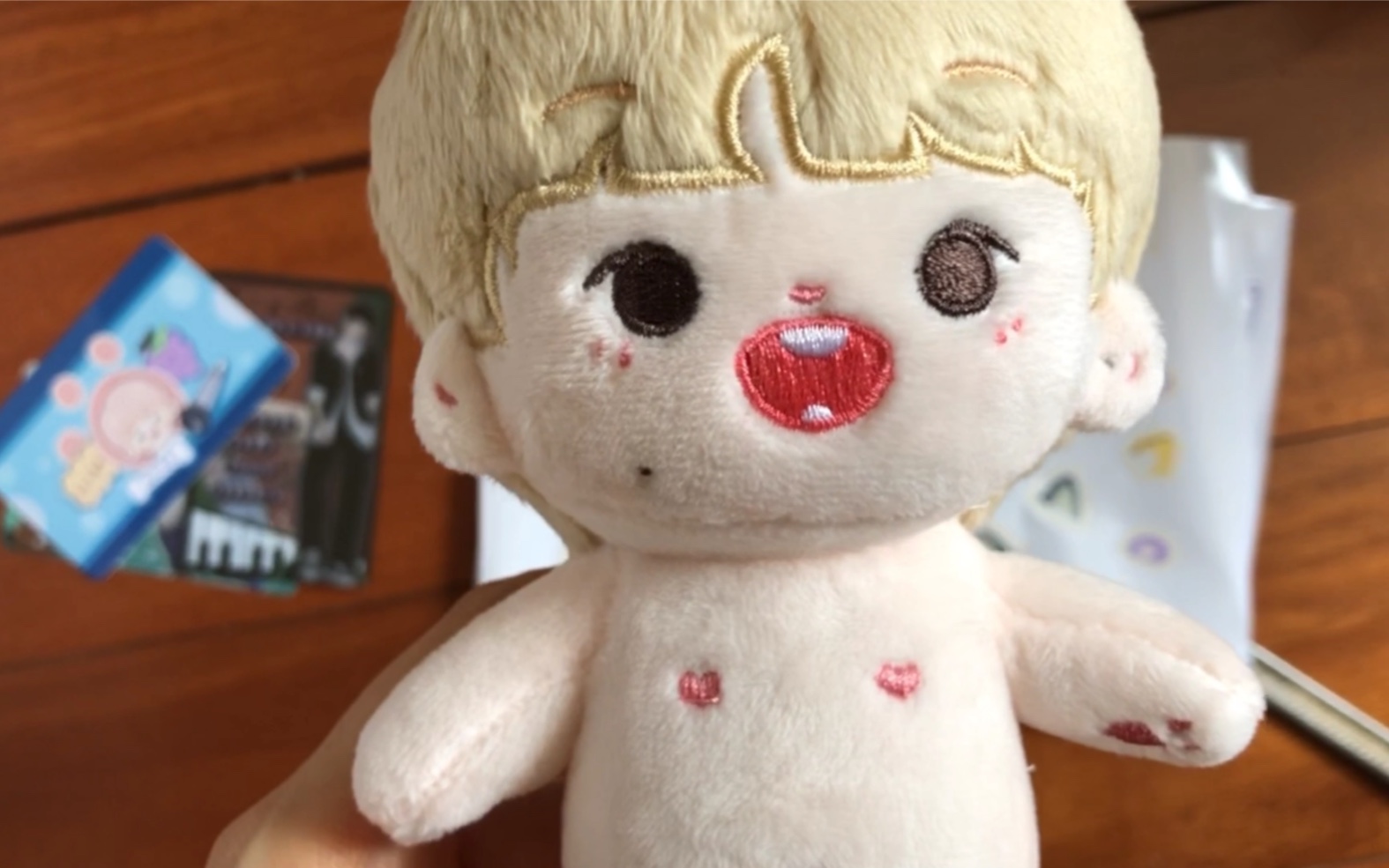 马嘉祺棉花娃娃芽芽开箱果然是奶香芽芽第一次收到香香到娃