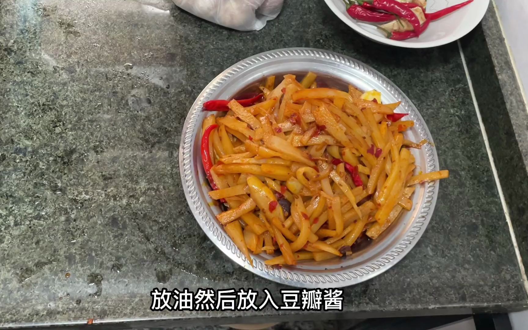 美食大做坊:正锅给大家来一道柳州非常出名的螺蛳鸭脚煲,就是爽哔哩哔哩bilibili