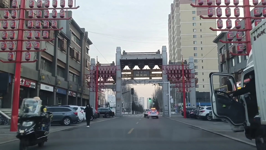 清晨,包头九原横竖街街景