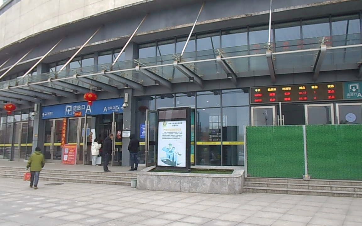 板塘城铁站门口